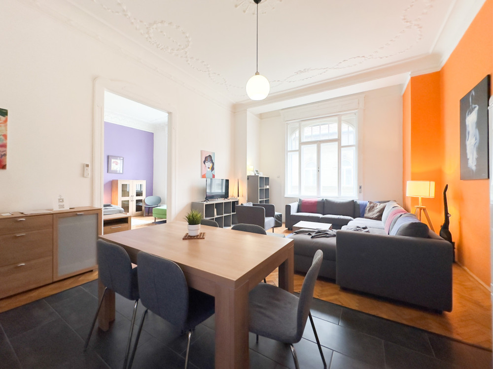 Deco House - Huge central two bedroom preview