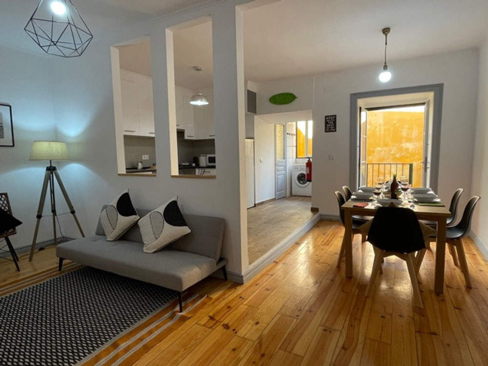 Fantastic 3-bedroom apartment & terrace in Alfama