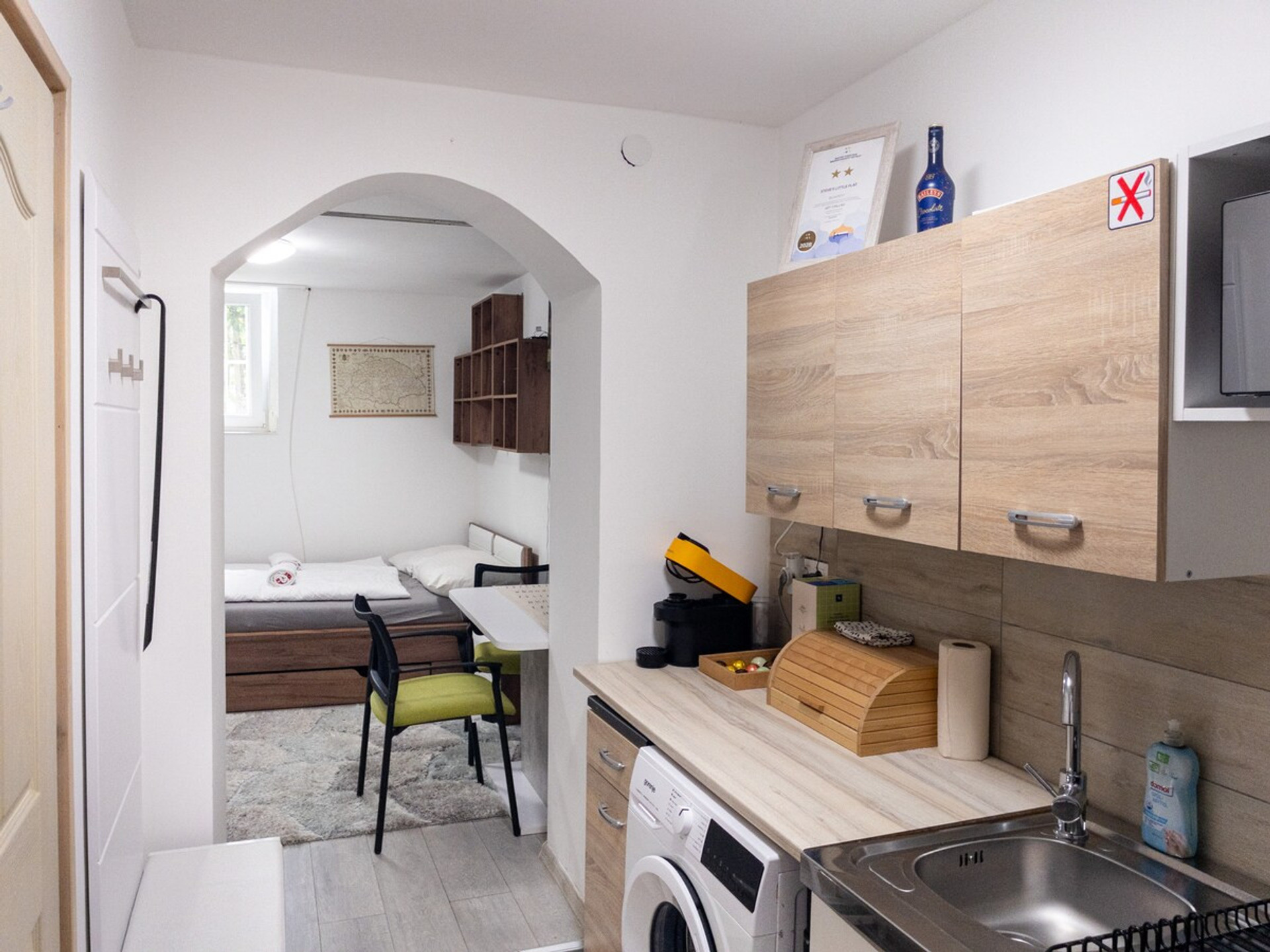 Full kitchen image 1
