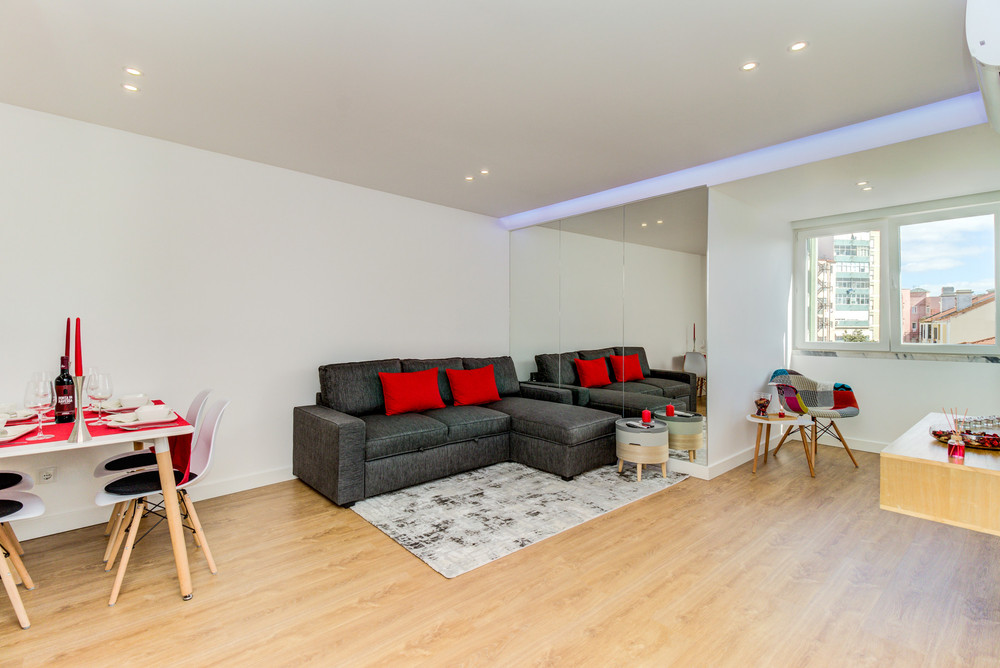 1 bedroom apartment next to IST preview
