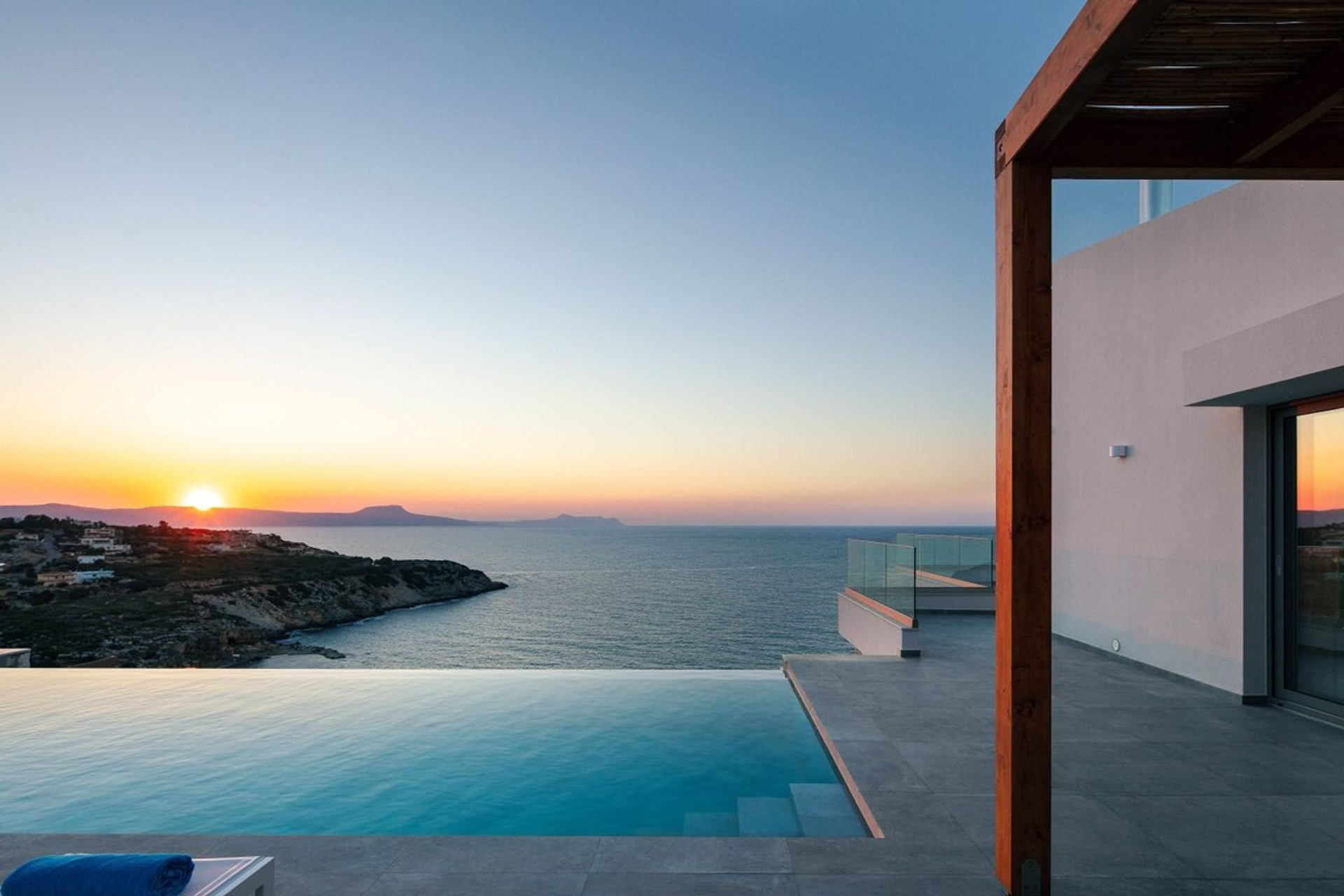 Villa Balance - Sea framed holiday!