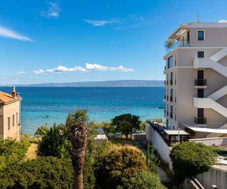 Split center flat on Bacvice beach