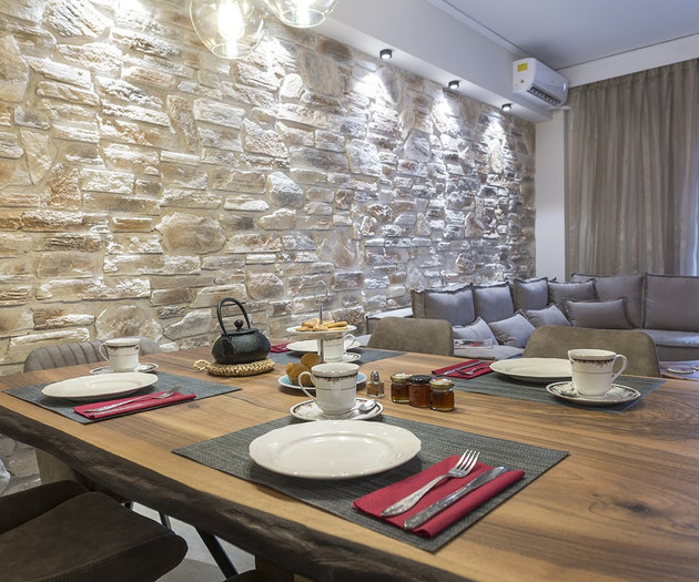 Modern Stone Suite: 1Gbps Fiber & Space for 6