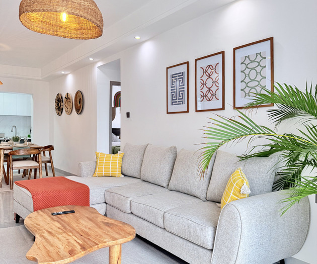 Airy 17th Floor 2BR: City Views, Balcony & Pool