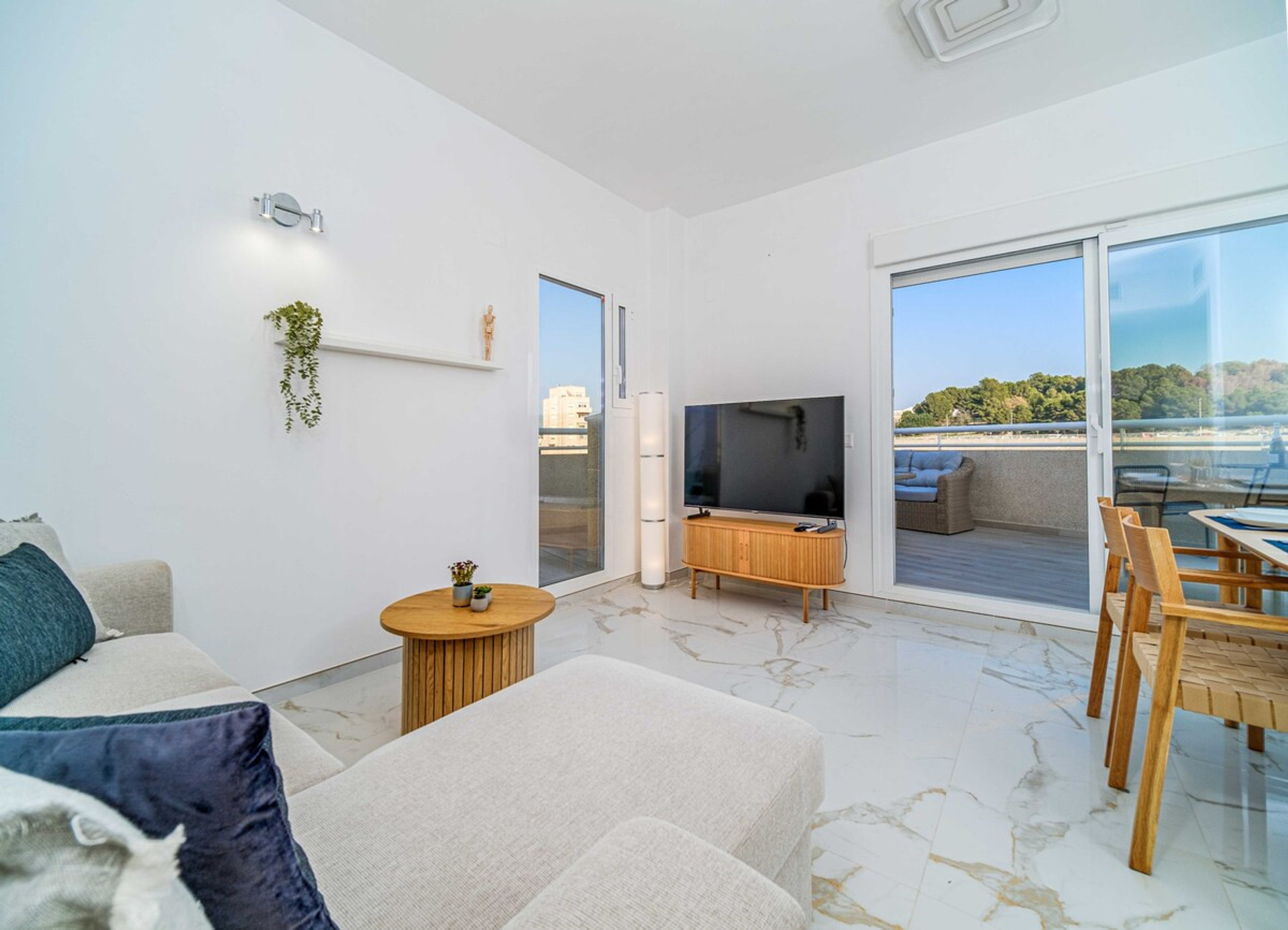 Living room image 3