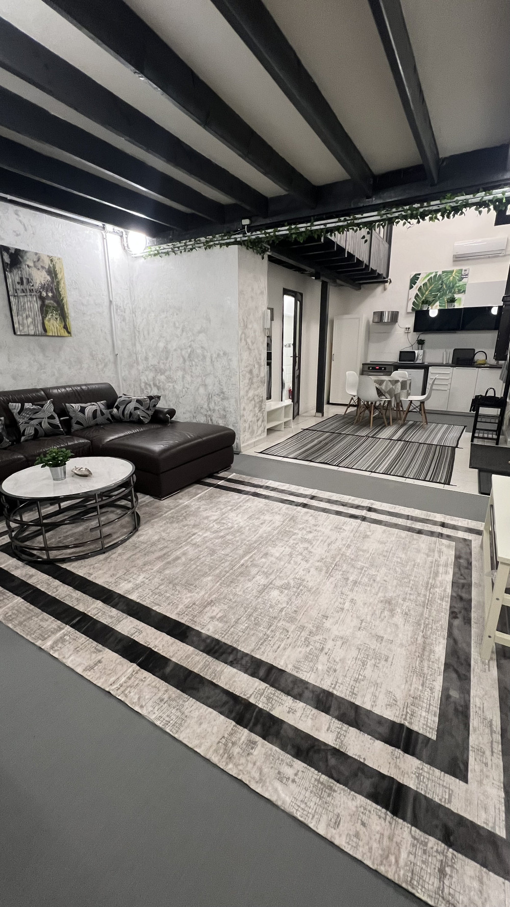 Király street secret garden preview