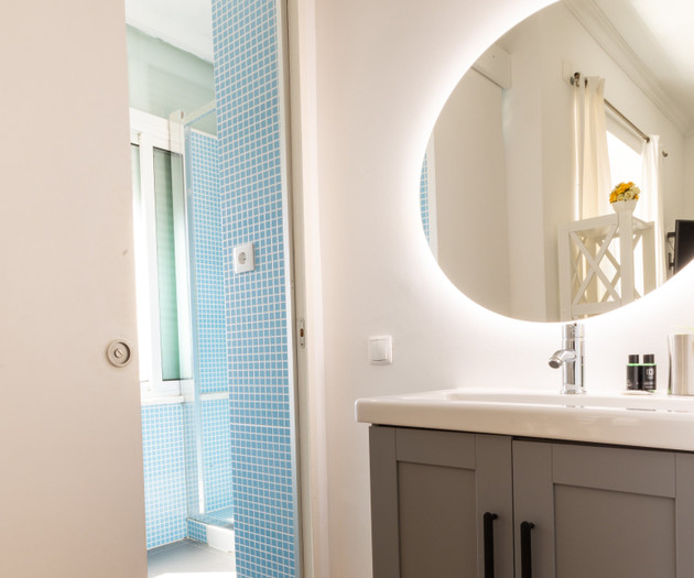 Guesthouse 5 suites 10 Guests 5 wc Avenue liberty