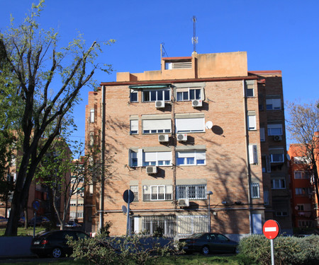 Tres habitaciones, dos cuartos de baño, amueblado