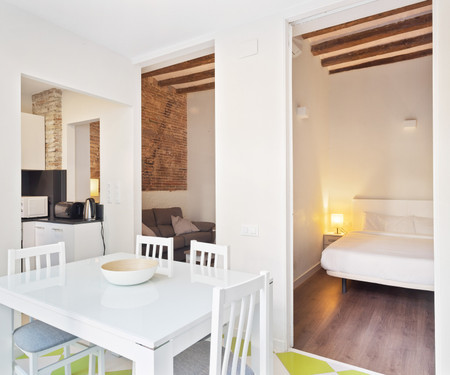 Fabulous 3 Bed with Terrace in Charming Gracia