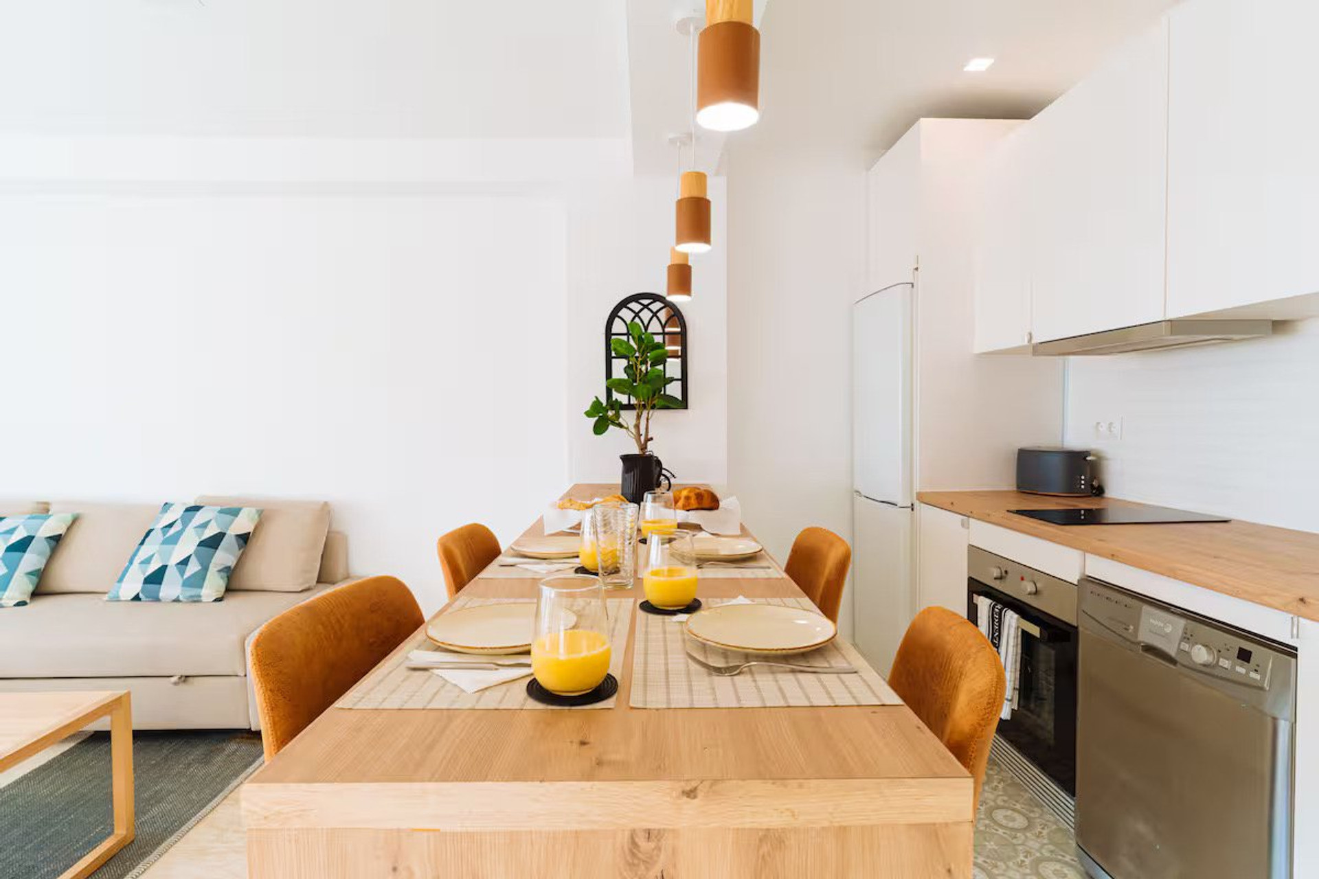 Open-plan dining and kitchen area