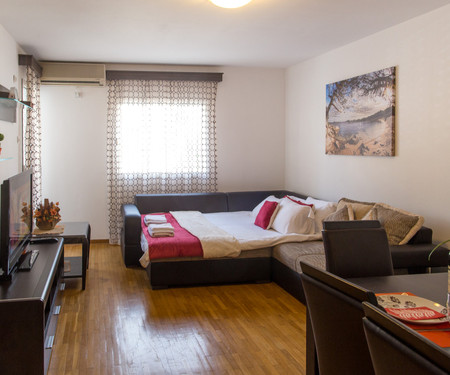 Lav apartman Budva