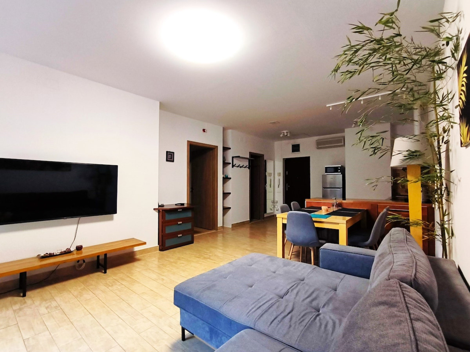 Living room image 3