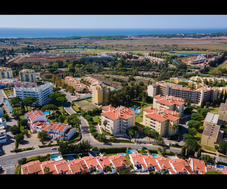 Vilamoura Sunny 2BDR Apartment by LovelyStay