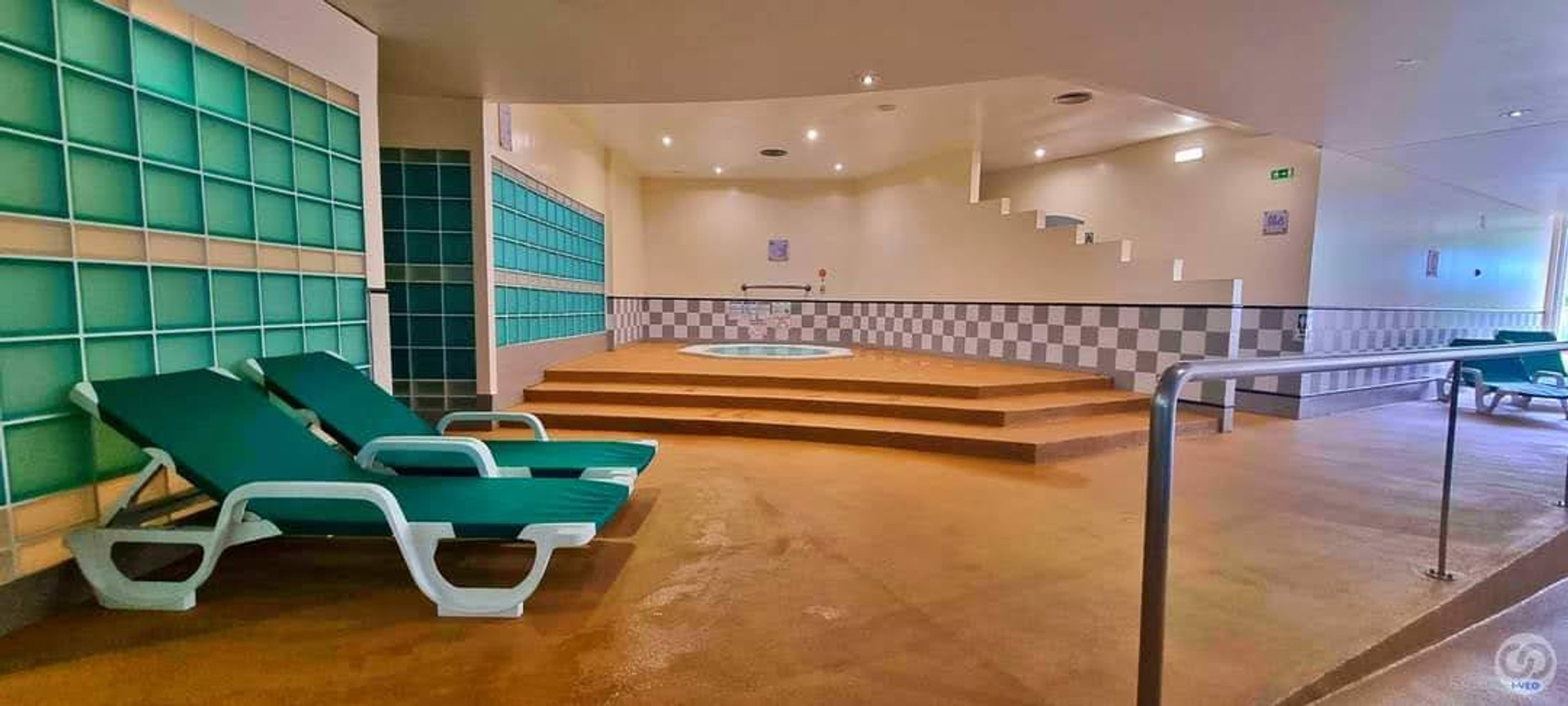 Sauna and jacuzzi 