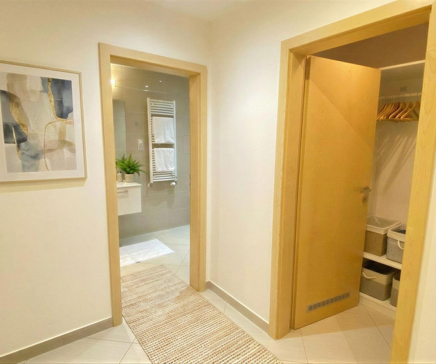 Modern Renovated Apartment with Balcony