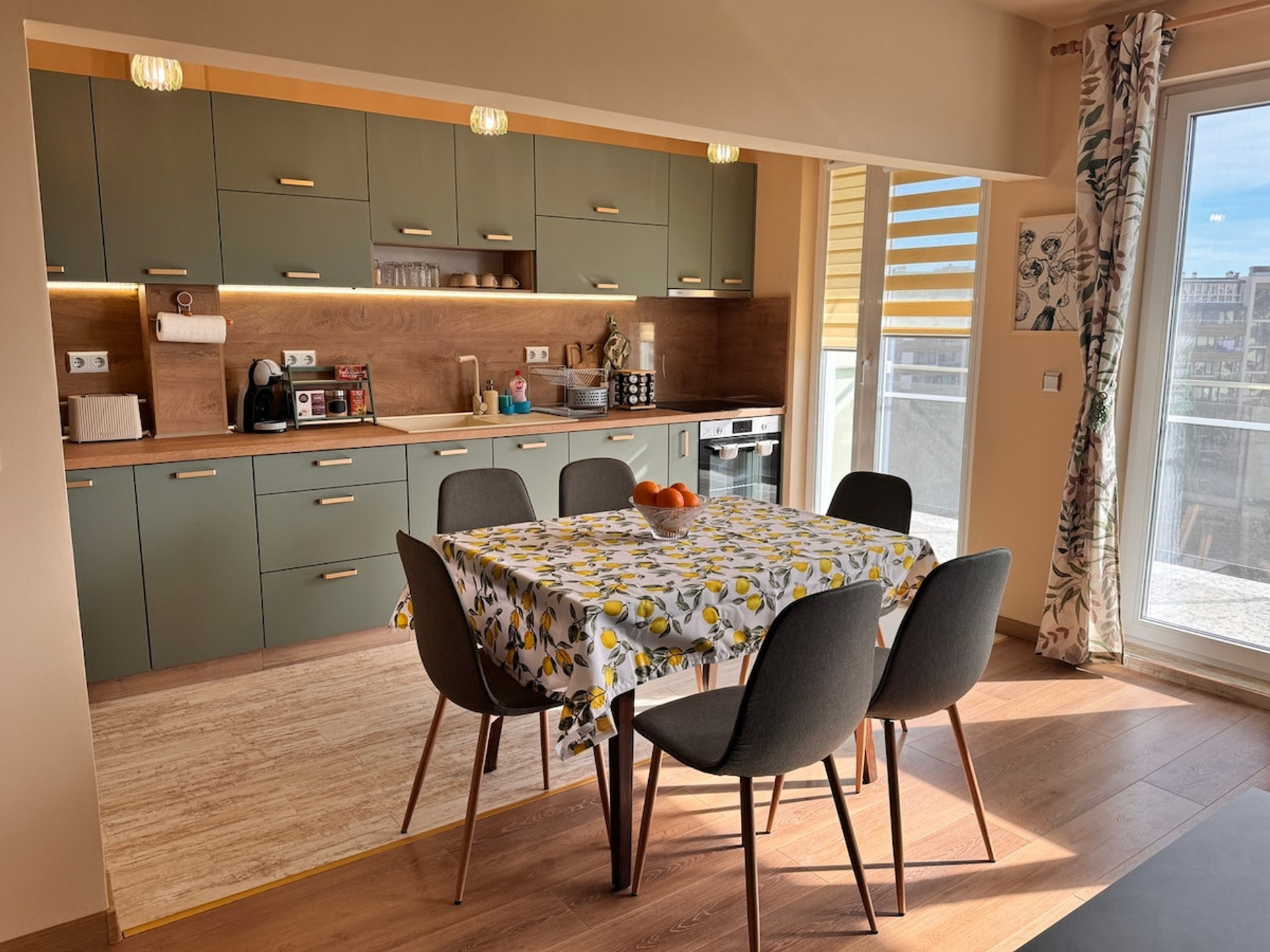 Dining area image 1
