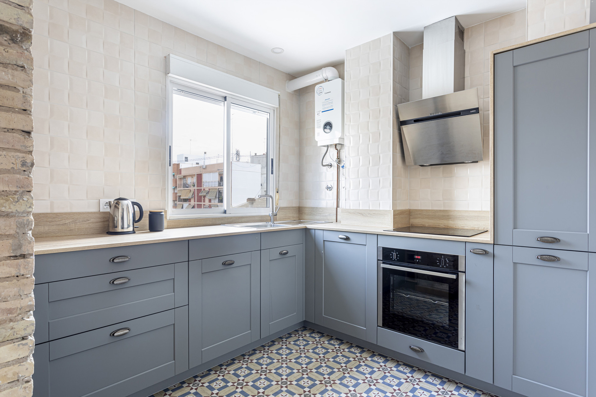 Fully equipped kitchen.