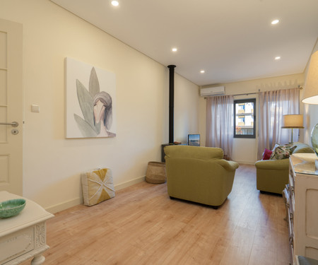 Gaya Avenue 102 - Stylish Gorgeous Flat w/ Balcony