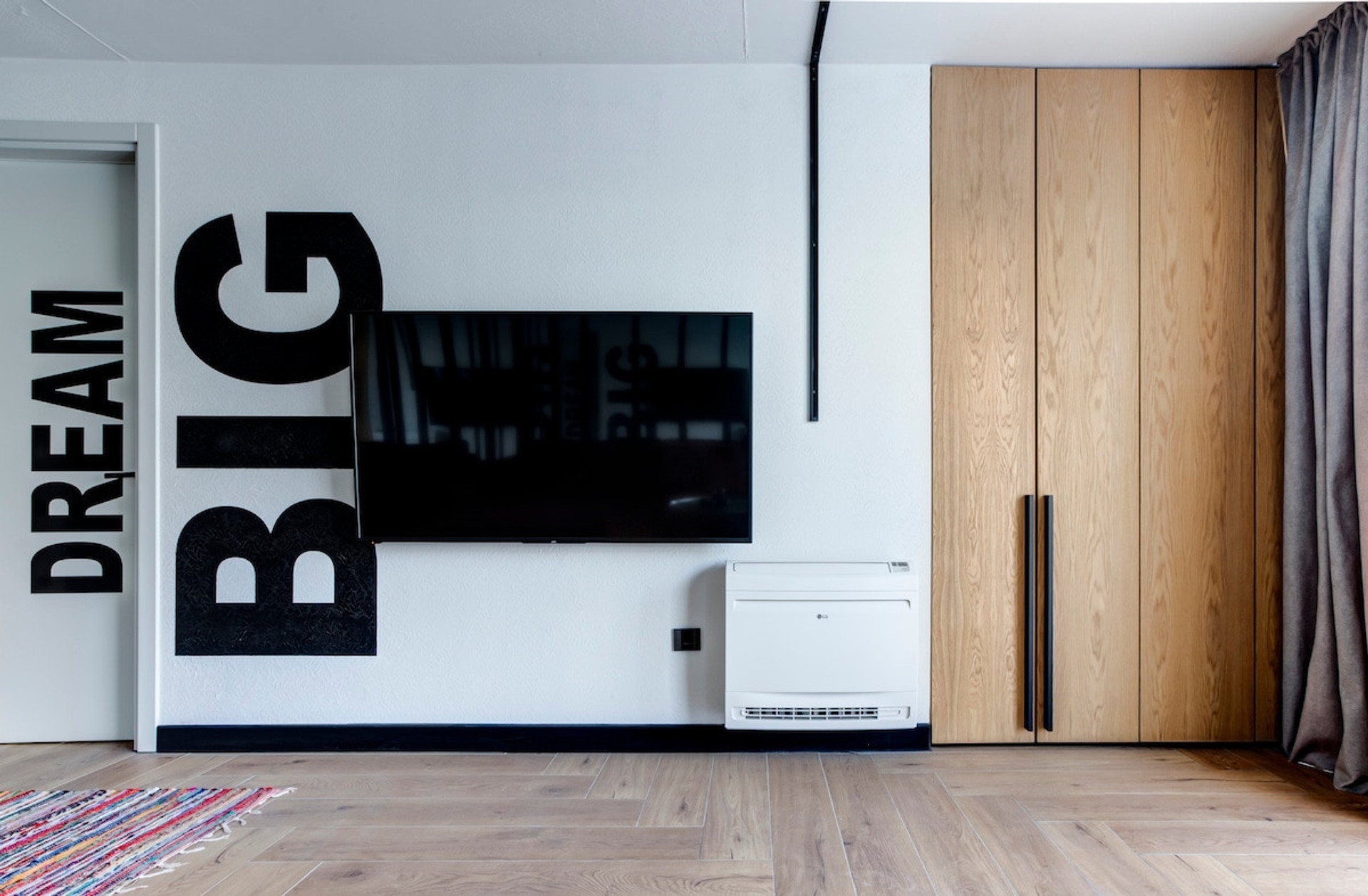 TV and multimedia, Wardrobe