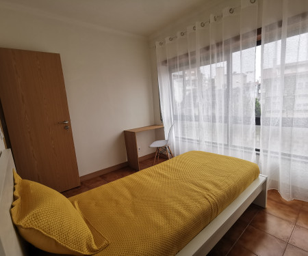 Sunny T4 apartment in Coimbra