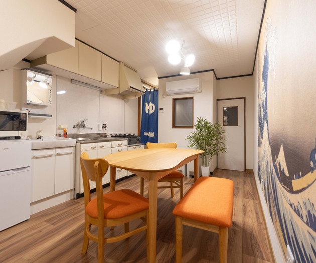 50㎡ 2-Story House / Direct Train to Osaka Station