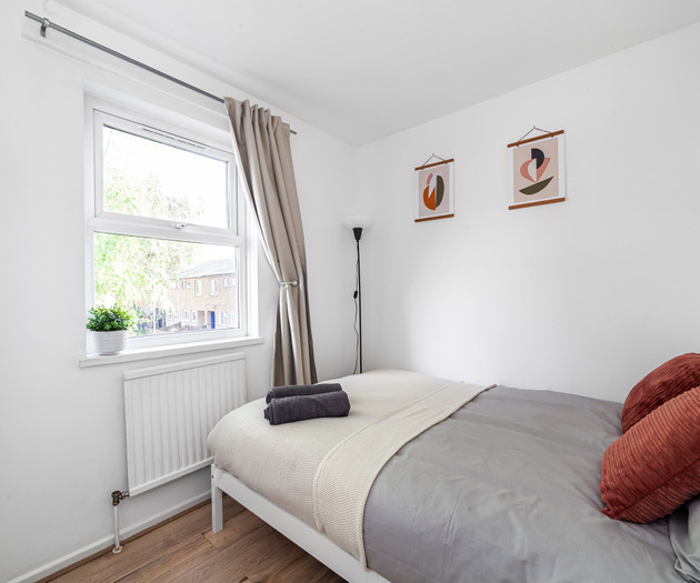 Bright 3 Bed Garden House, Haggerston, Parking