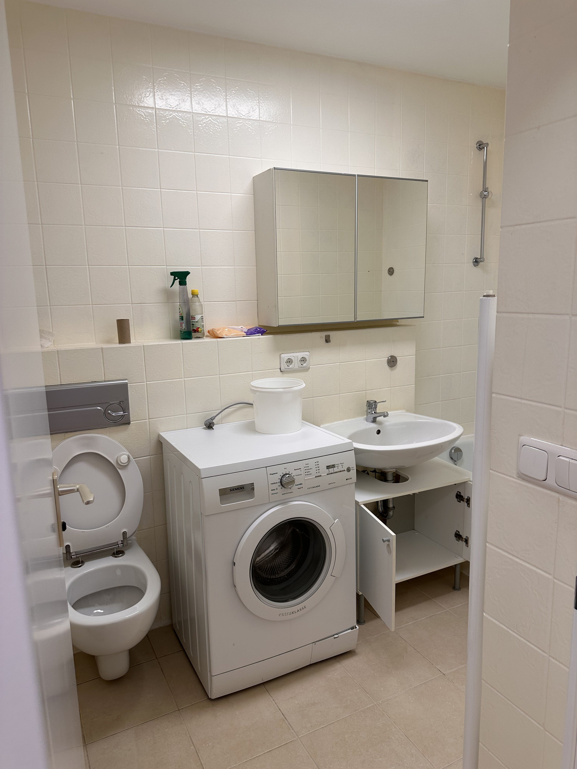Bathroom with toilet and washer