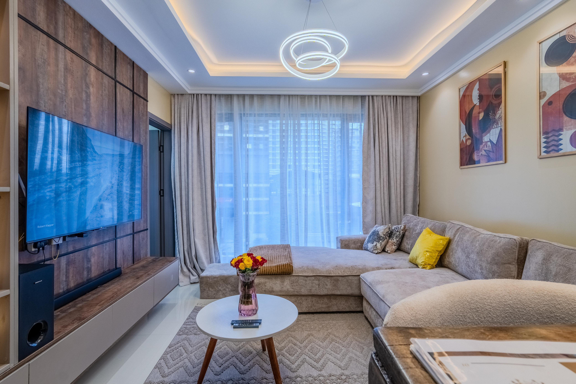 Spacious seating area with natural light and a modern, home‑like atmosphere.