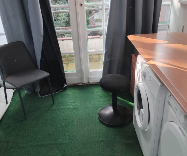 2 bedrooms flat with balcony in Brussels