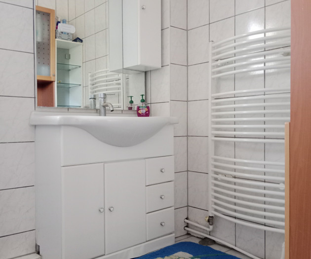 5 sepatrat bedrooms house ,U1-/S-Bahnstation near.