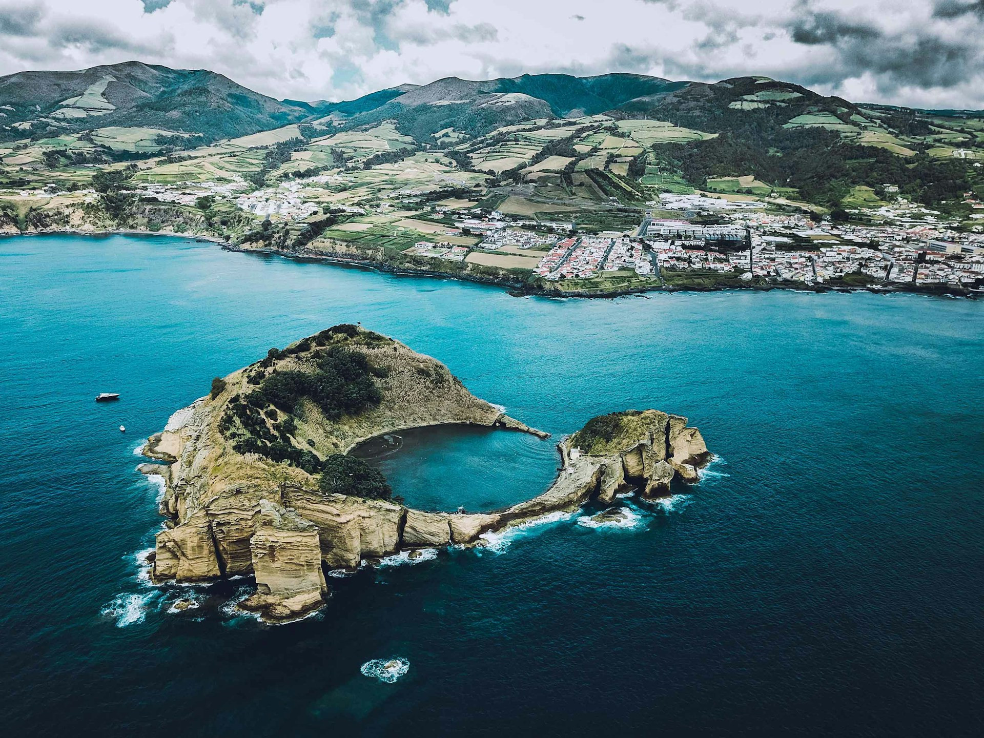 Cheap apartments for rent in Azores, Portugal