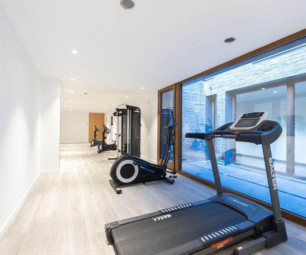Modern Riverfront + Spa & Gym