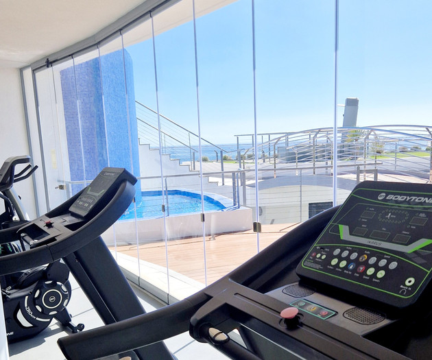 Luxury Beachfront Apt | Heated Pool, Gym & Seaview