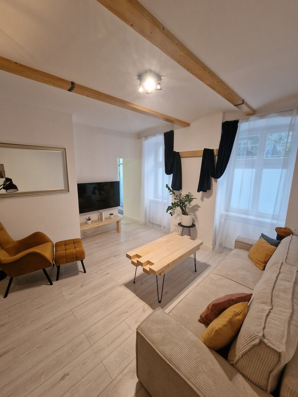 Urban Chic Living - Old Town • Walk Everywhere preview
