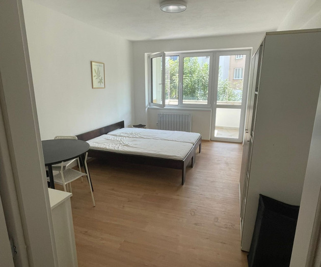 Bright Renovated 2-Bedroom Apartment (3+kk), 73 m²