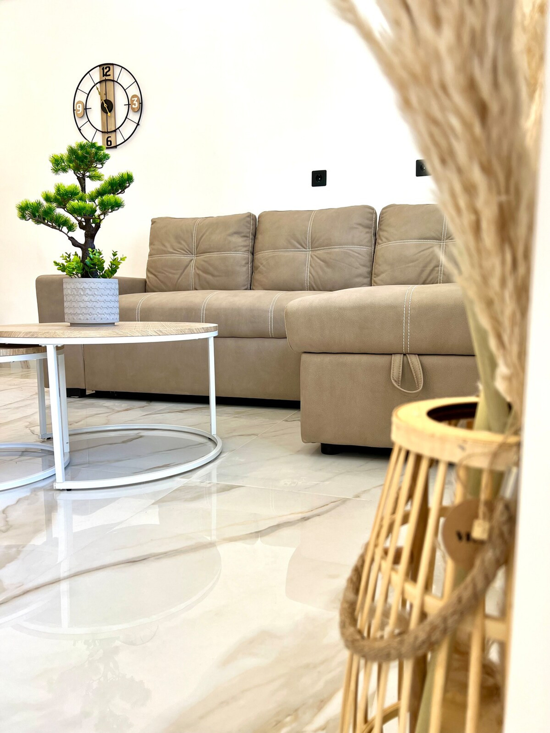 Living room image 2