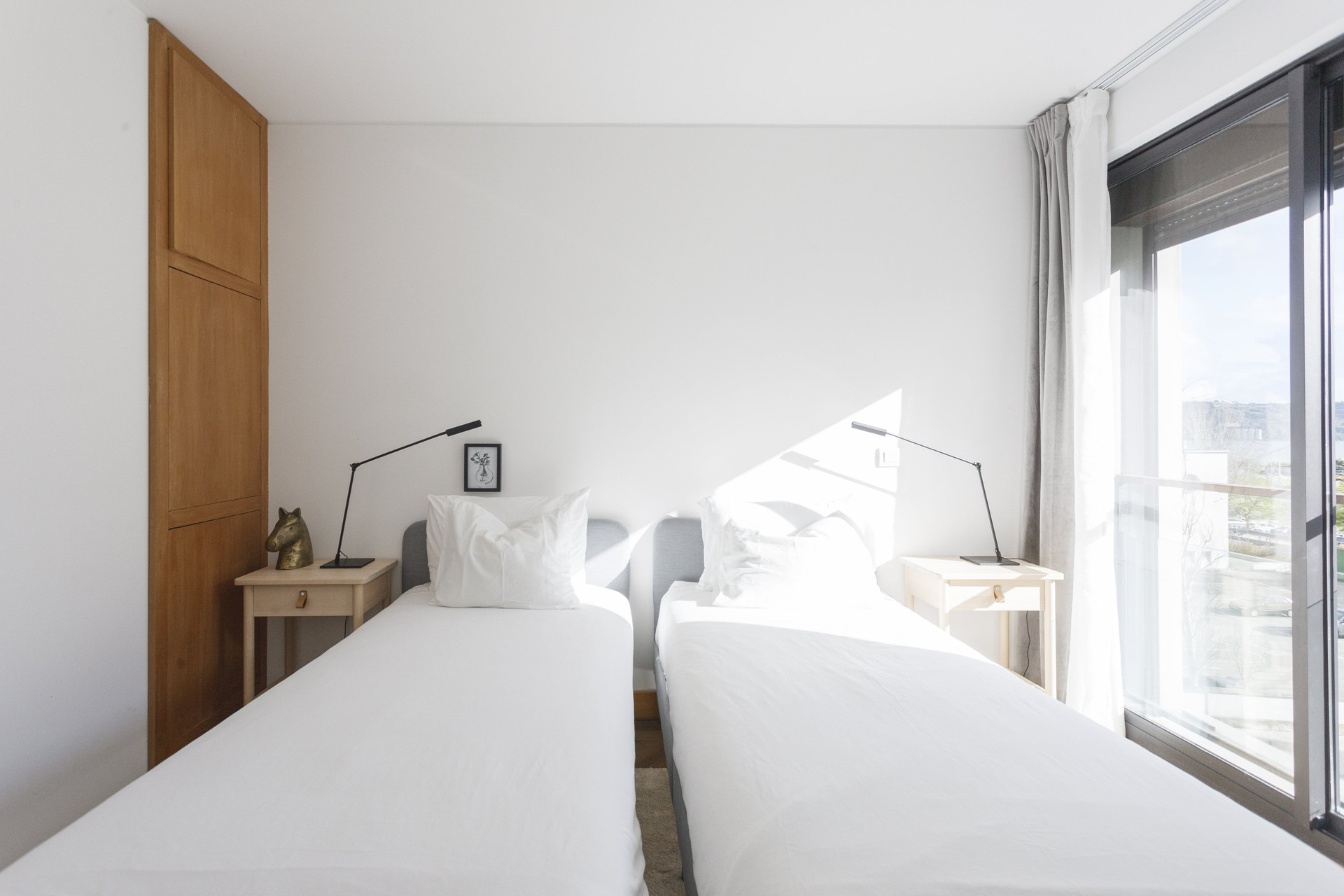 Twin bedroom with balcony