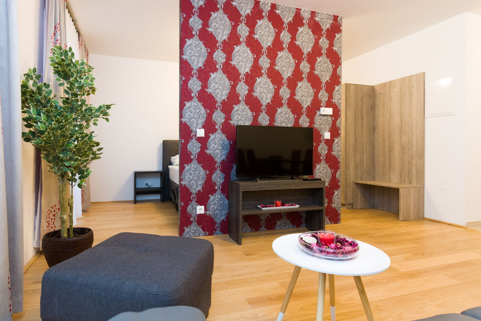 Tabor Red