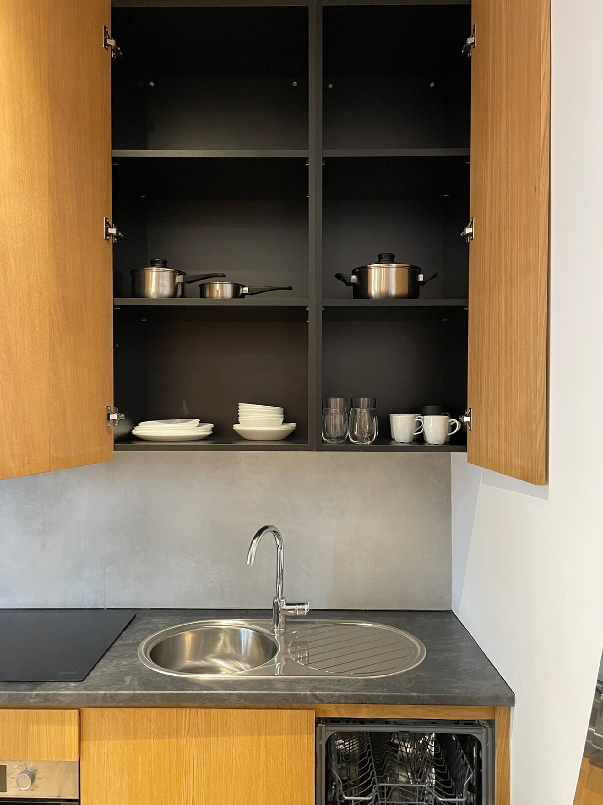 Full kitchen image 2