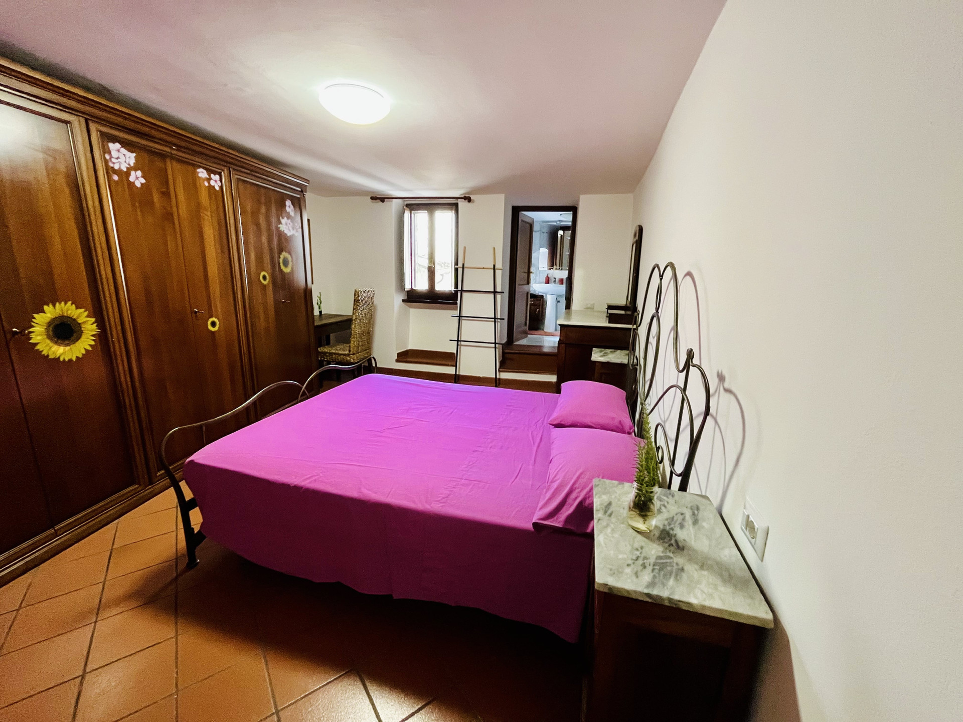 Private Double Bedroom with Half Bathroom