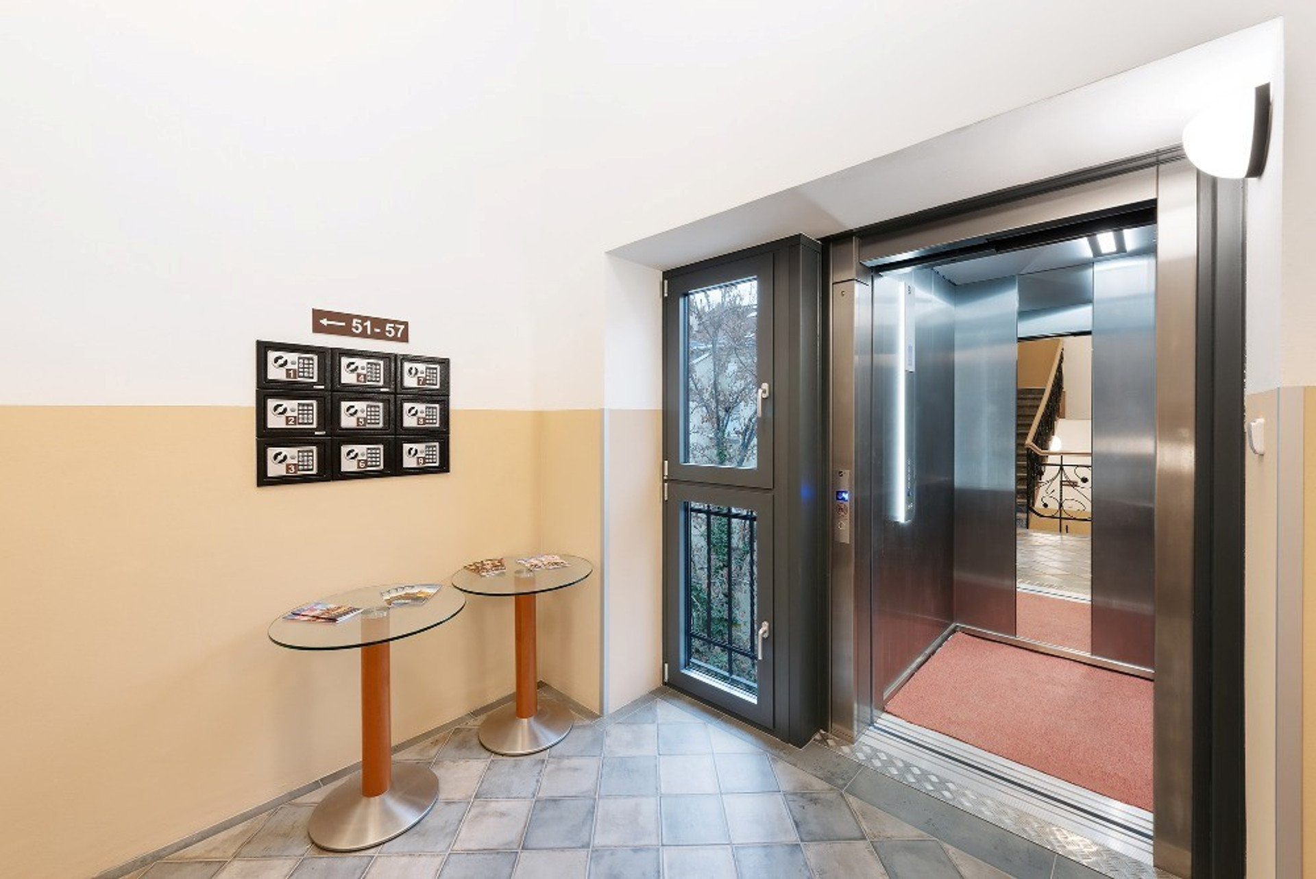 Entrance 5th floor