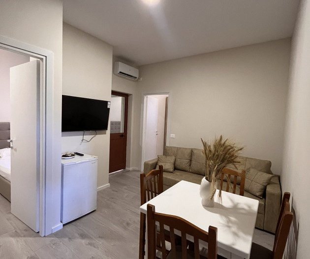 ECONOMY APARTMENT FOR 6-– 4 Min from the Beach!