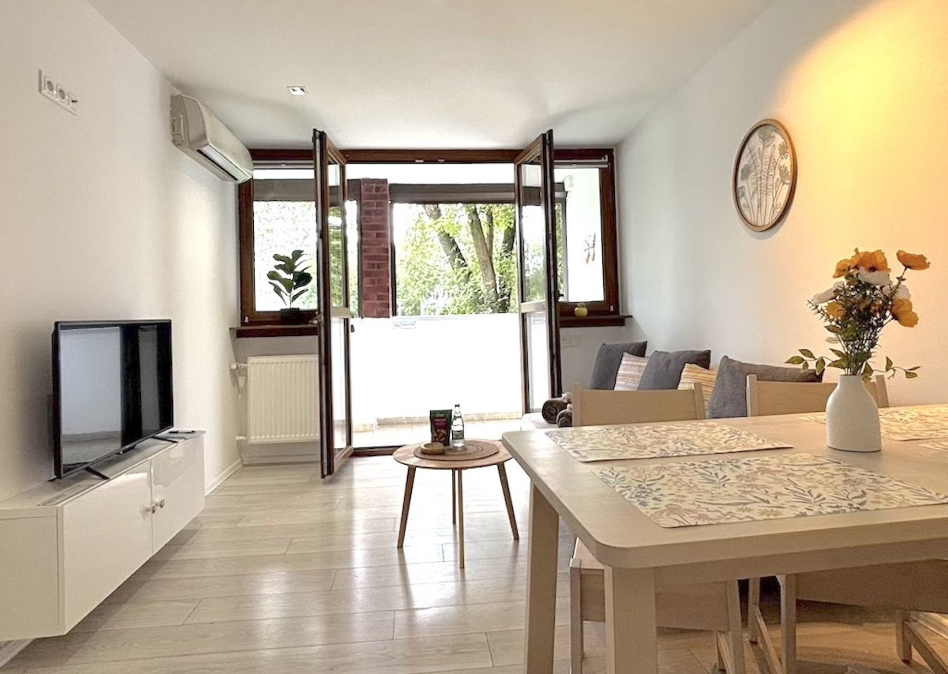 Living area with dining table