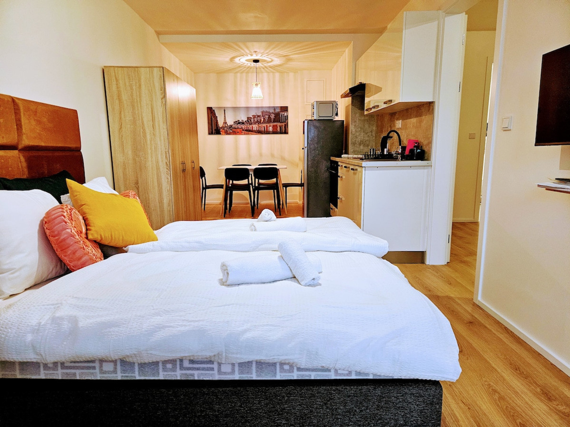 Bedroom 1 image 2