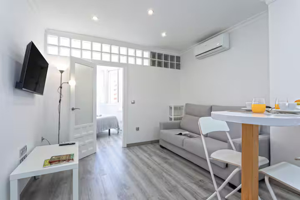 Premium Nomad Studio: Fast WiFi, 200m from beach preview