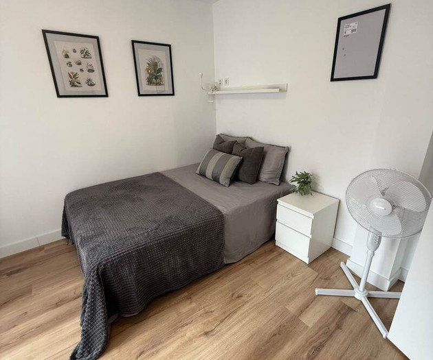 Double bedroom with private bathroom