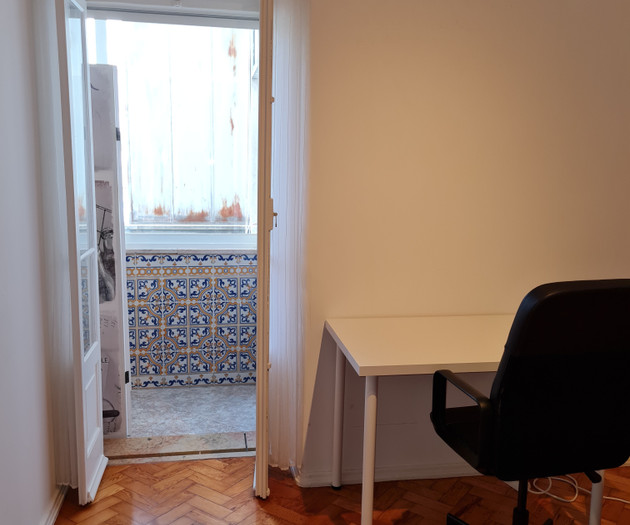 Private room for male only in Santa Apolónia
