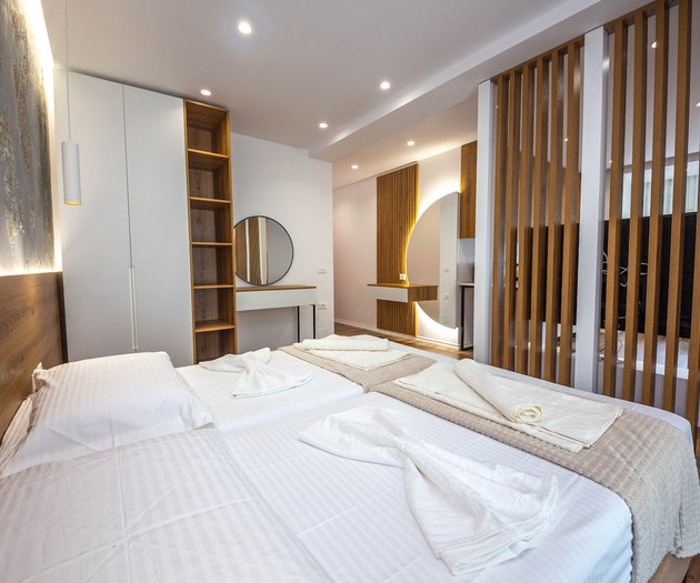 Wilson Square Vip Boutique Studio - Red Room