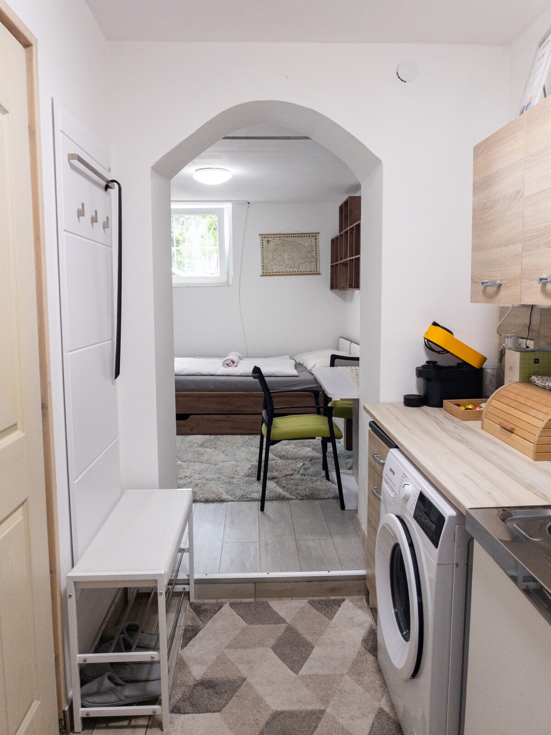 Full kitchen image 2