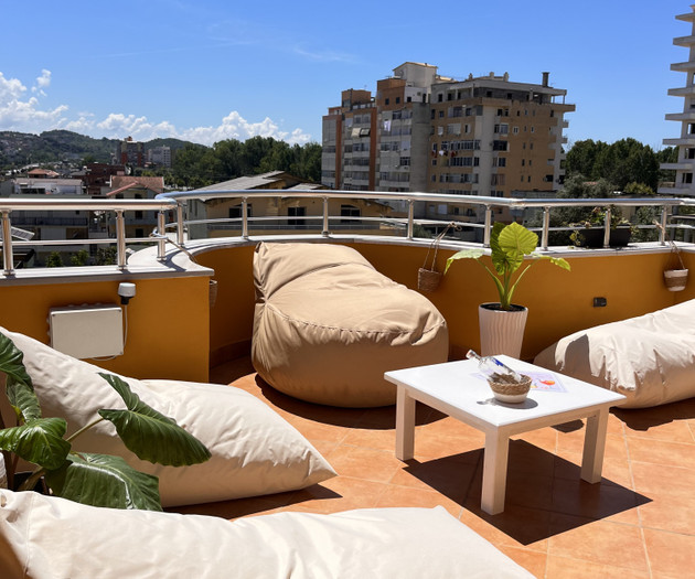 ECONOMY APARTMENT FOR 6-– 4 Min from the Beach!